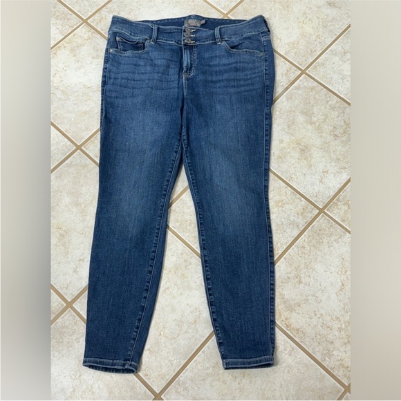 Torrid Blue Skinny Jeans with Classic Indigo Wash Size 18 - Picture 1 of 7